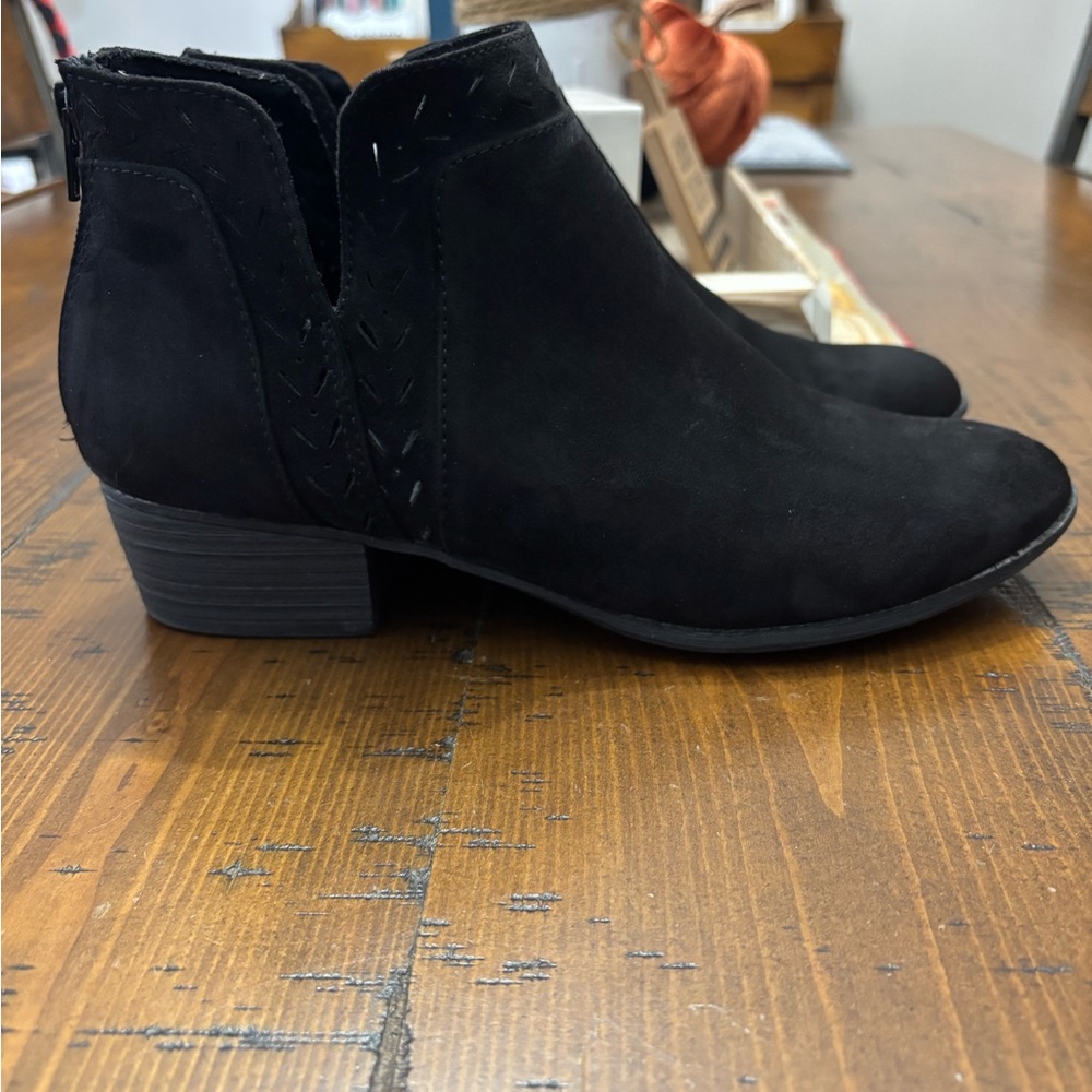 Ankle Booties, black
Arizona brand, suede